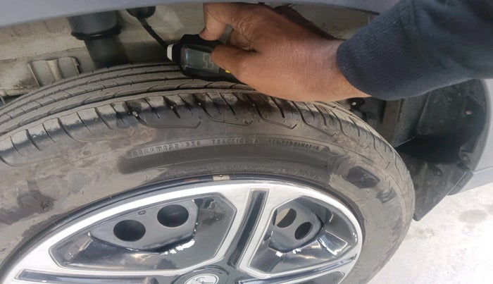 2024 Tata NEXON SMART+ 1.2 PETROL, Petrol, Manual, 24,724 km, tyre