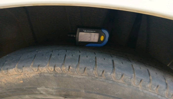 2021 Maruti Ertiga VXI CNG, Petrol, Manual, 94,200 km, tyre