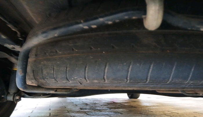 2021 Maruti Ertiga VXI CNG, Petrol, Manual, 94,200 km, tyre