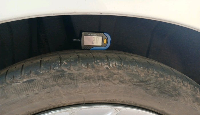 2021 Maruti Ertiga VXI CNG, Petrol, Manual, 94,200 km, tyre