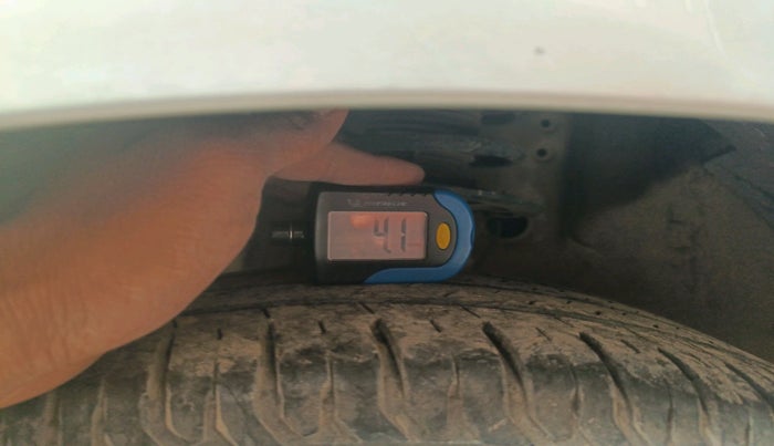 2017 Maruti Dzire ZDI, Diesel, Manual, 74,593 km, tyre