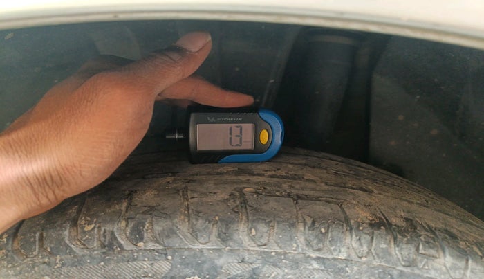 2017 Maruti Dzire ZDI, Diesel, Manual, 74,593 km, tyre