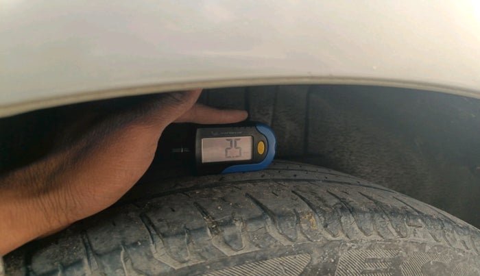 2017 Maruti Dzire ZDI, Diesel, Manual, 74,593 km, tyre