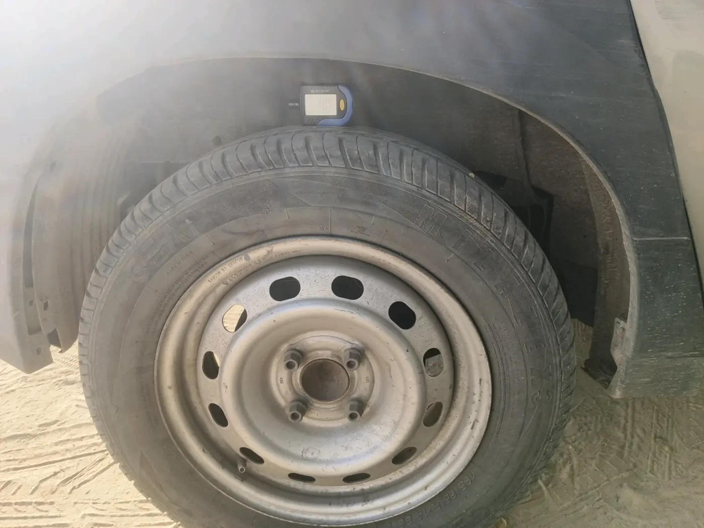 2018 Mahindra KUV 100 NXT K2 P 6 STR, CNG, Manual, 1,40,371 km, tyre