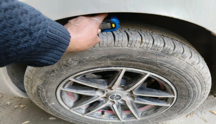 2017 Maruti Dzire VXI AMT, Petrol, Automatic, 85,149 km, tyre