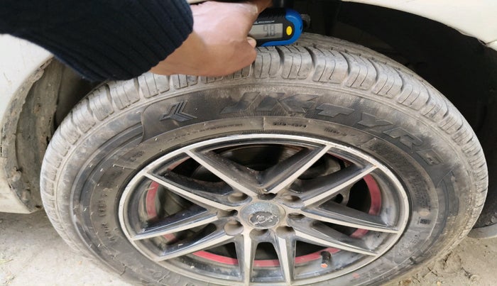 2017 Maruti Dzire VXI AMT, Petrol, Automatic, 85,149 km, tyre