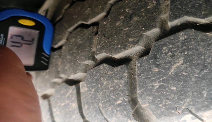 2017 Tata Hexa XM 4X2 7 STR, Diesel, Manual, 1,06,622 km, tyre