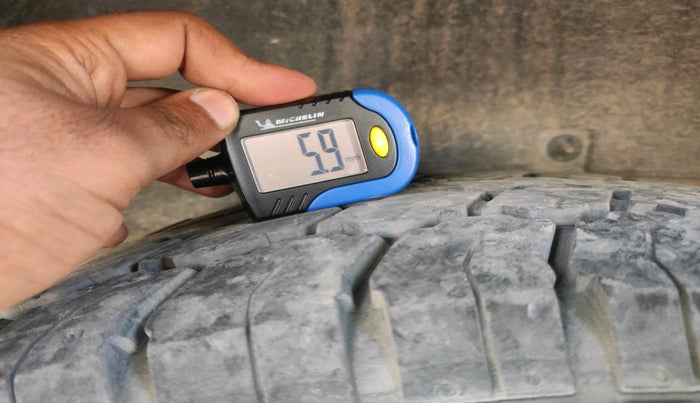 2017 Tata Hexa XM 4X2 7 STR, Diesel, Manual, 1,06,622 km, tyre