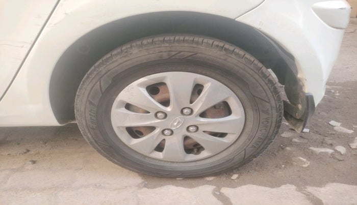 2013 Hyundai i10 SPORTZ 1.2 AT, Petrol, Automatic, 66,997 km, tyre