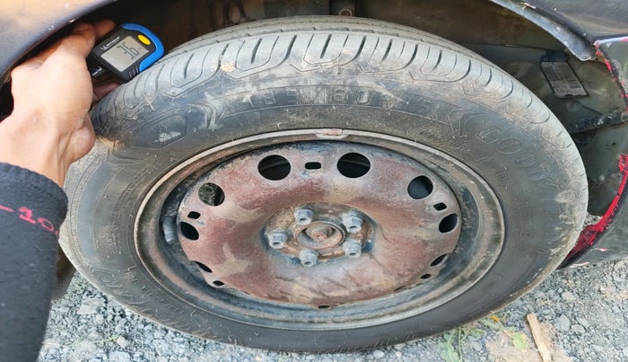 2014 Volkswagen Polo COMFORTLINE 1.5L, Diesel, Manual, 2,18,250 km, tyre