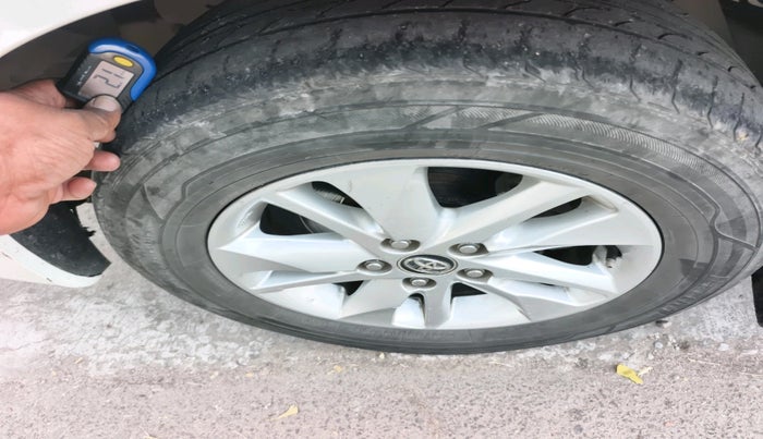 2018 Toyota Innova Crysta 2.4 VX 8 STR, Diesel, Manual, 3,04,245 km, tyre