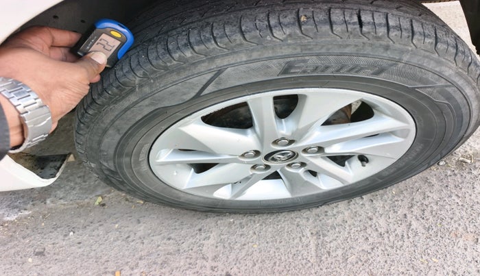 2018 Toyota Innova Crysta 2.4 VX 8 STR, Diesel, Manual, 3,04,245 km, tyre