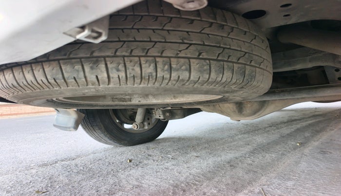 2018 Toyota Innova Crysta 2.4 VX 8 STR, Diesel, Manual, 3,04,245 km, tyre