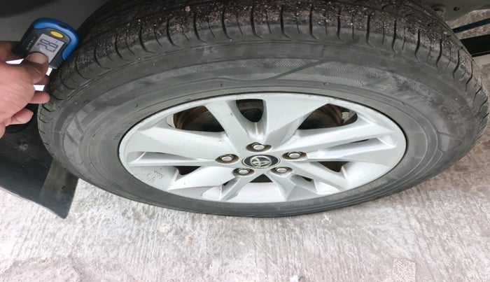 2018 Toyota Innova Crysta 2.4 VX 8 STR, Diesel, Manual, 3,04,245 km, tyre