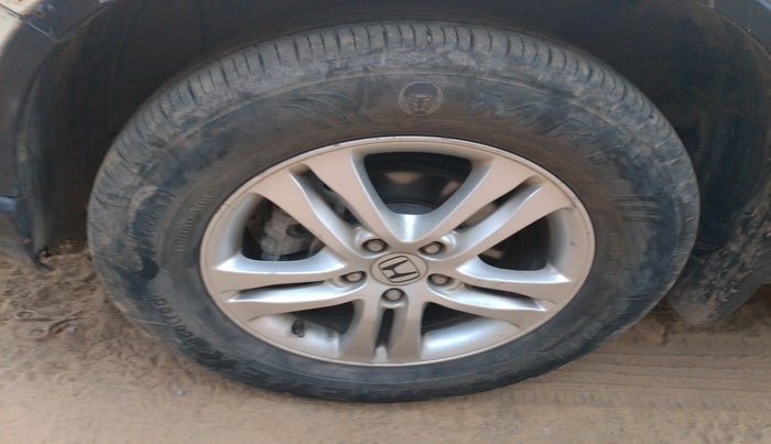 2012 Honda CRV 2.4L 2WD AT, Petrol, Automatic, 1,64,470 km, tyre