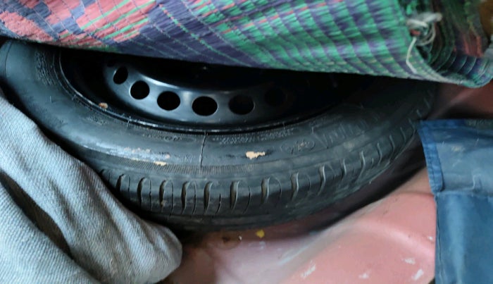 2014 Hyundai Xcent S (O) 1.2, Petrol, Manual, 1,11,940 km, tyre