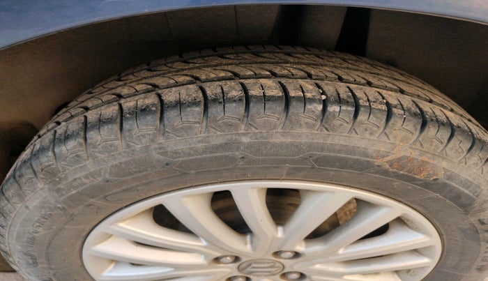 2017 Maruti Dzire ZXI AMT, Petrol, Automatic, 1,18,534 km, tyre