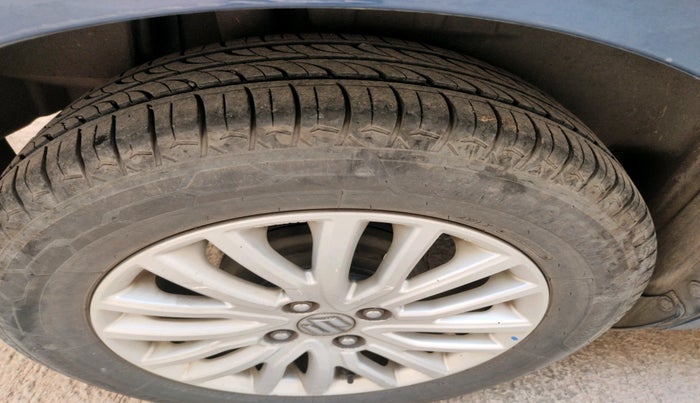 2017 Maruti Dzire ZXI AMT, Petrol, Automatic, 1,18,534 km, tyre