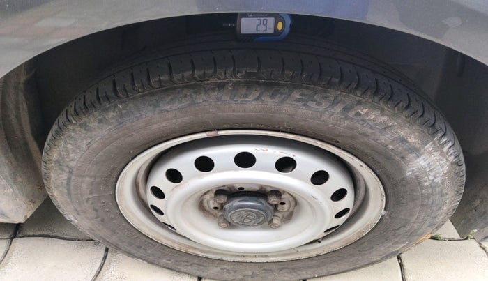 2022 Tata ALTROZ XE PETROL, Petrol, Manual, 30,671 km, tyre