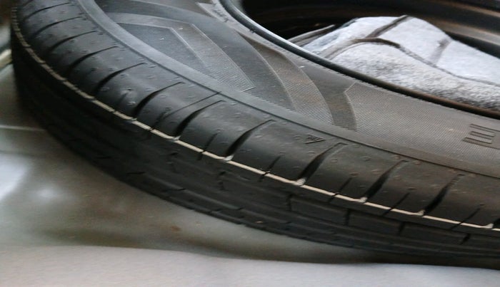 2019 Hyundai VENUE SX PLUS 1.0 TURBO DCT, Petrol, Automatic, 60,817 km, tyre