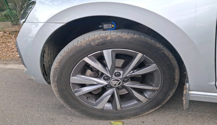 2022 Skoda SLAVIA STYLE 1.0L TSI MT, Petrol, Manual, 50,890 km, tyre