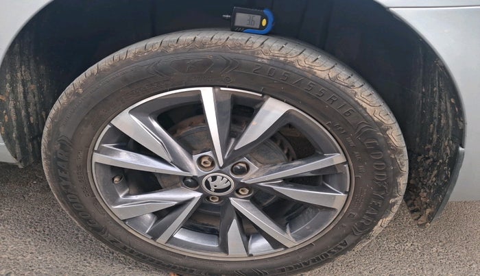 2022 Skoda SLAVIA STYLE 1.0L TSI MT, Petrol, Manual, 50,890 km, tyre