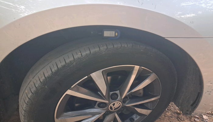 2022 Skoda SLAVIA STYLE 1.0L TSI MT, Petrol, Manual, 50,890 km, tyre