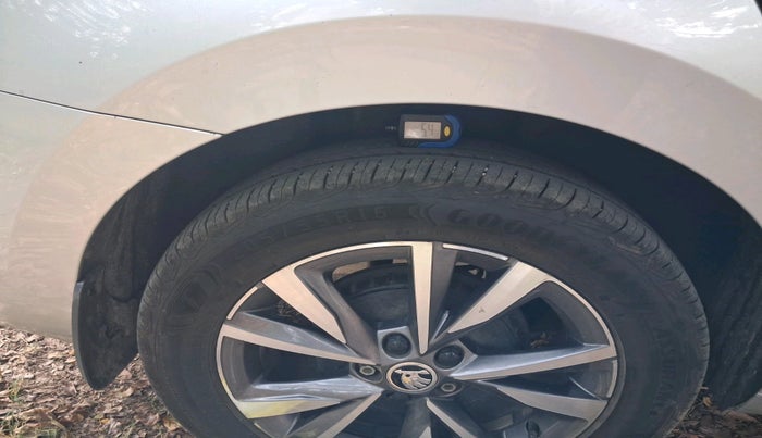 2022 Skoda SLAVIA STYLE 1.0L TSI MT, Petrol, Manual, 50,890 km, tyre