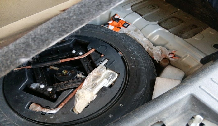 2017 Mahindra Kuv100 K8 D 6 STR, Diesel, Manual, 67,236 km, tyre