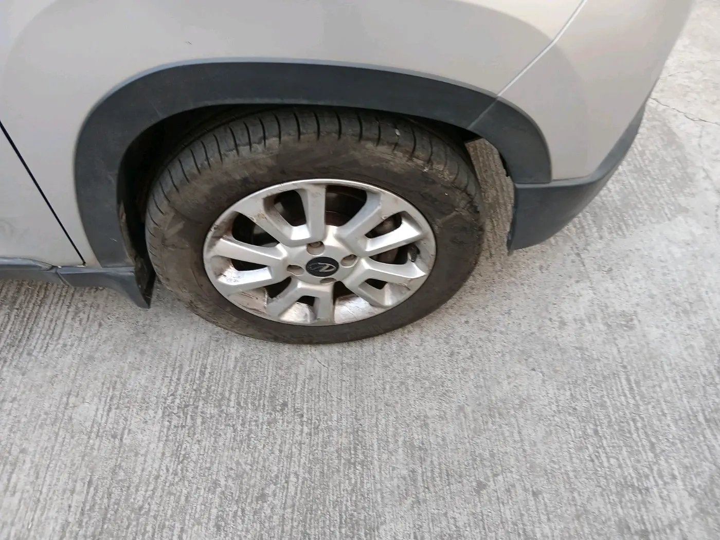 2017 Mahindra Kuv100 K8 D 6 STR, Diesel, Manual, 67,236 km, tyre