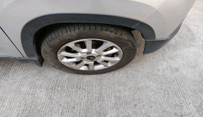 2017 Mahindra Kuv100 K8 D 6 STR, Diesel, Manual, 67,236 km, tyre