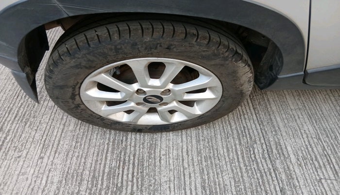 2017 Mahindra Kuv100 K8 D 6 STR, Diesel, Manual, 67,236 km, tyre