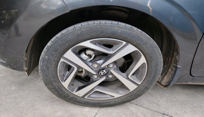 2022 Hyundai AURA SX 1.2, Petrol, Manual, 25,560 km, tyre