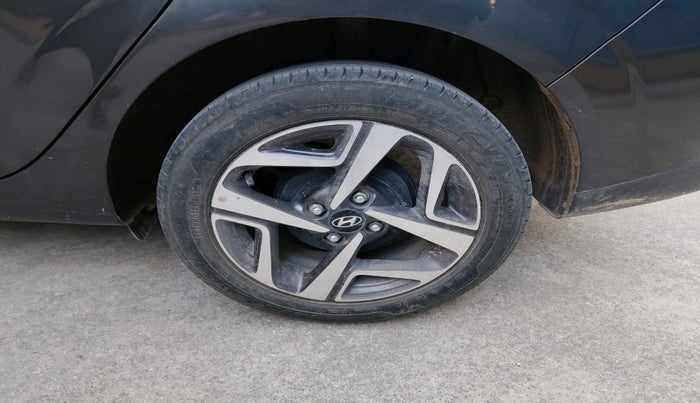 2022 Hyundai AURA SX 1.2, Petrol, Manual, 25,560 km, tyre