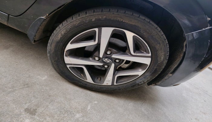 2022 Hyundai AURA SX 1.2, Petrol, Manual, 25,560 km, tyre