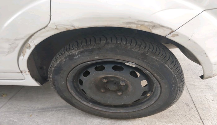 2013 Ford Figo ZXI 1.4 DIESEL, Diesel, Manual, 1,01,138 km, tyre