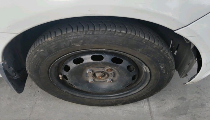 2013 Ford Figo ZXI 1.4 DIESEL, Diesel, Manual, 1,01,138 km, tyre