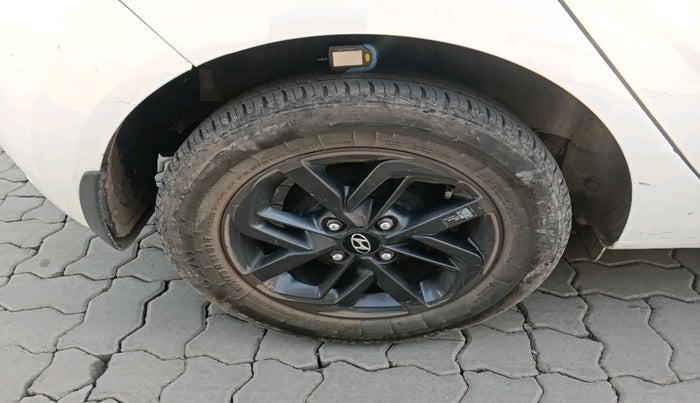 2021 Hyundai GRAND I10 NIOS SPORTZ 1.2 KAPPA VTVT CNG, Petrol, Manual, 75,246 km, tyre