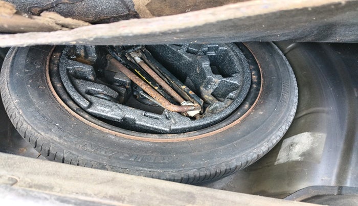 2011 Skoda Superb ELEGANCE 1.8 TSI MT, Petrol, Manual, 1,11,644 km, tyre