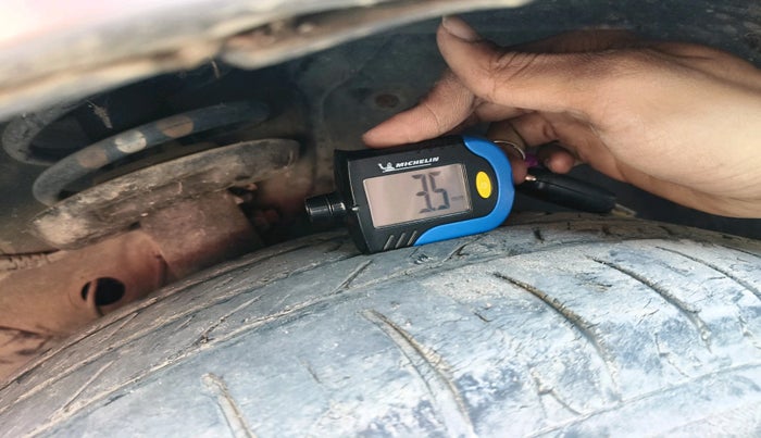 2011 Skoda Superb ELEGANCE 1.8 TSI MT, Petrol, Manual, 1,11,644 km, tyre