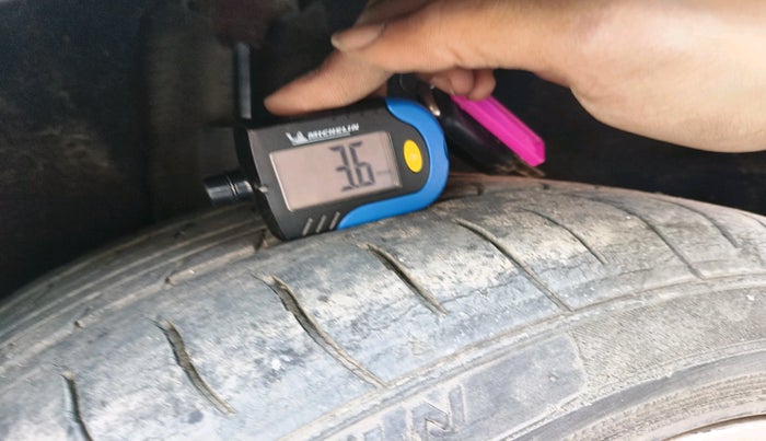 2011 Skoda Superb ELEGANCE 1.8 TSI MT, Petrol, Manual, 1,11,644 km, tyre