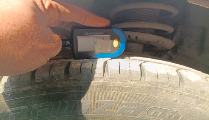 2011 Volkswagen Polo HIGHLINE1.2L, Petrol, Manual, 94,416 km, tyre