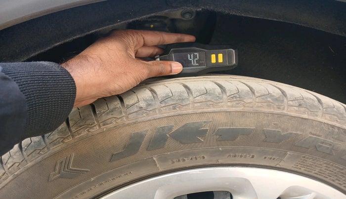 2024 KIA CARENS PRESTIGE 1.5 PETROL 7 STR, Petrol, Manual, 19,531 km, tyre