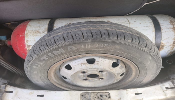 2013 Maruti Wagon R 1.0 LXI, Petrol, Manual, 1,57,692 km, tyre