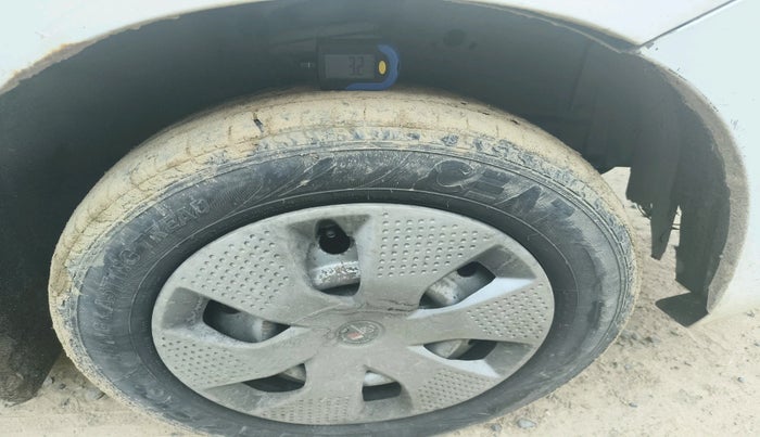 2013 Maruti Wagon R 1.0 LXI, Petrol, Manual, 1,57,692 km, tyre