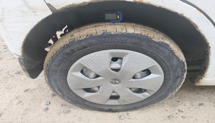 2013 Maruti Wagon R 1.0 LXI, Petrol, Manual, 1,57,692 km, tyre