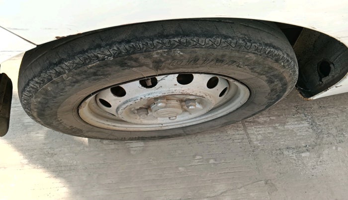 2013 Hyundai Eon D-LITE+, Petrol, Manual, 48,871 km, tyre