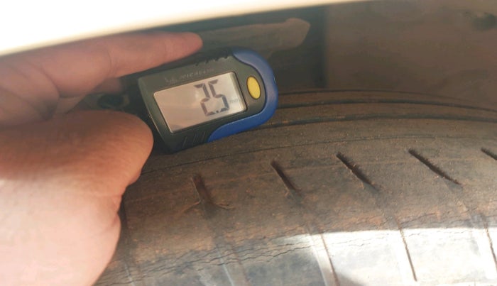 2016 Skoda Superb L&K 1.8 TSI AT, Petrol, Automatic, 1,08,355 km, tyre