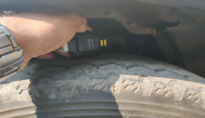 2016 Mahindra TUV300 T8 AMT, Diesel, Automatic, 4,30,000 km, tyre