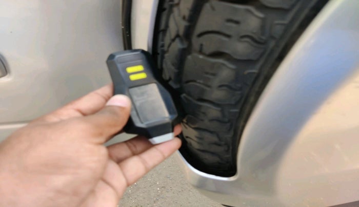 2016 Mahindra TUV300 T8 AMT, Diesel, Automatic, 4,30,000 km, tyre